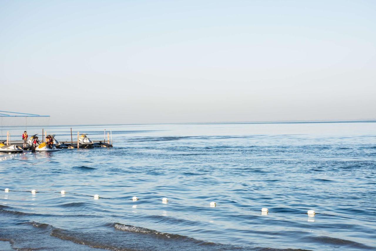 Radisson Blu Resort, Al Khobar הלף מון ביי מראה חיצוני תמונה View of the sea from the beach