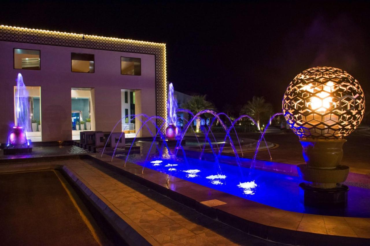 Radisson Blu Resort, Al Khobar הלף מון ביי מראה חיצוני תמונה Fountain at the hotel