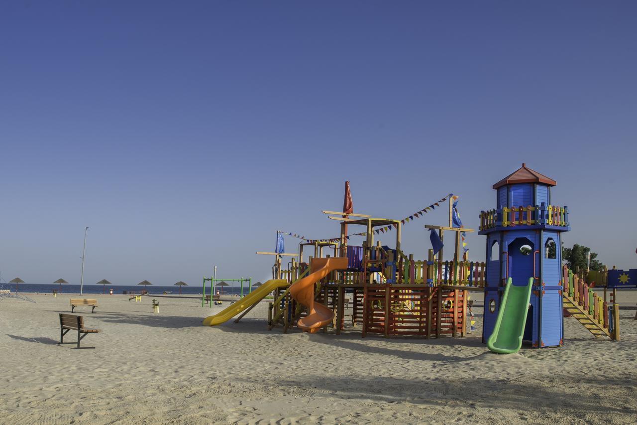 Radisson Blu Resort, Al Khobar הלף מון ביי מראה חיצוני תמונה Playground on the beach