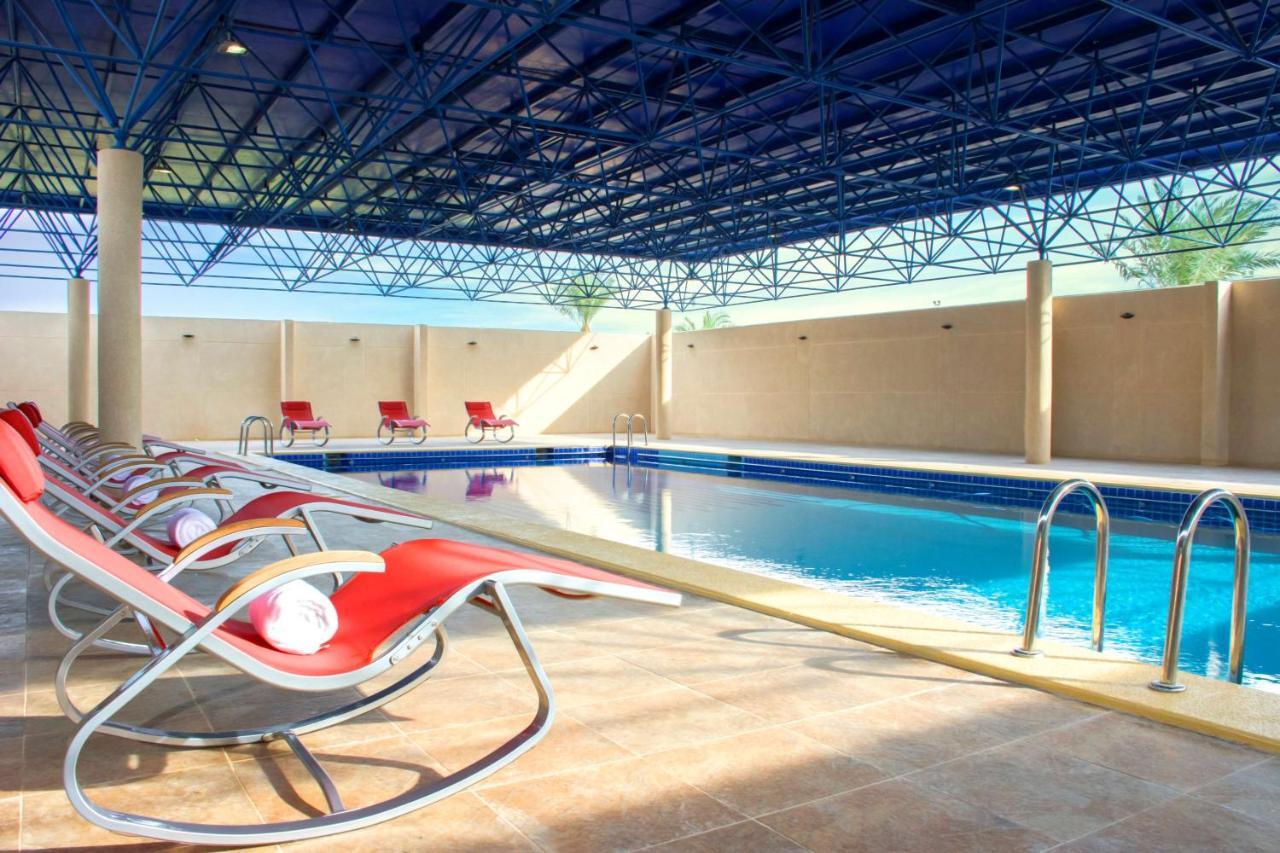 Radisson Blu Resort, Al Khobar הלף מון ביי מראה חיצוני תמונה Swimming pool at the hotel