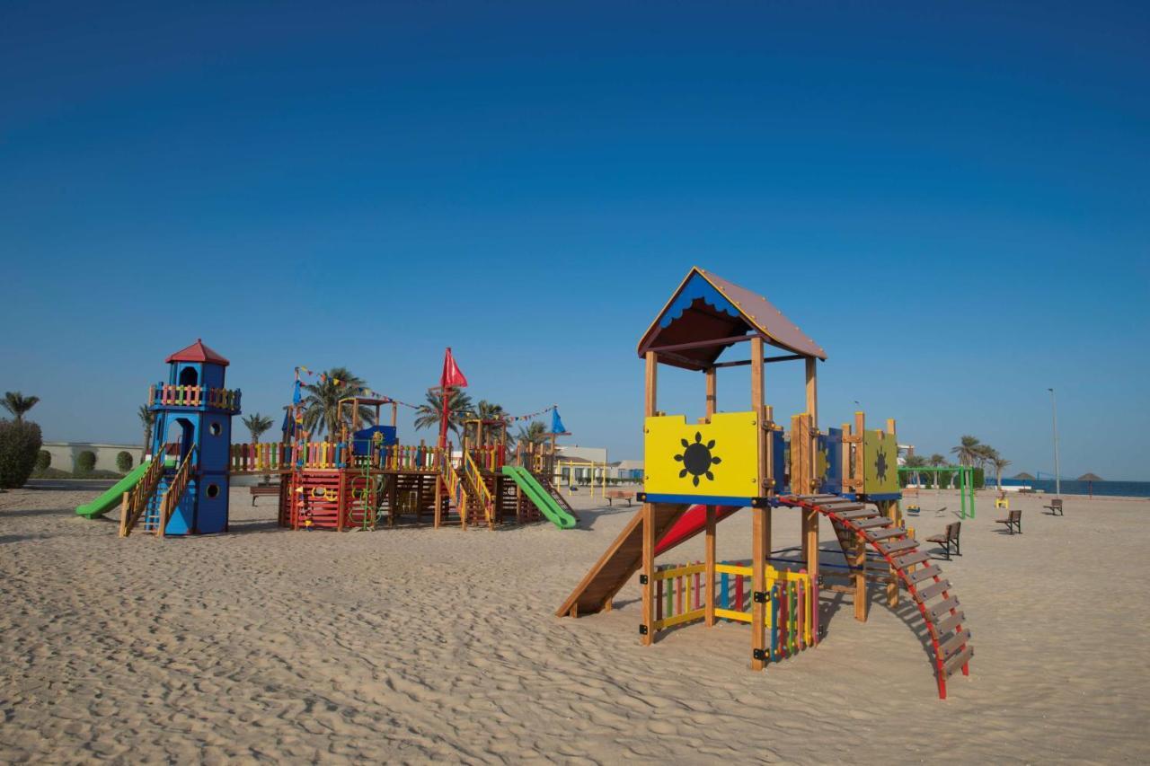 Radisson Blu Resort, Al Khobar הלף מון ביי מראה חיצוני תמונה Playground at the beach