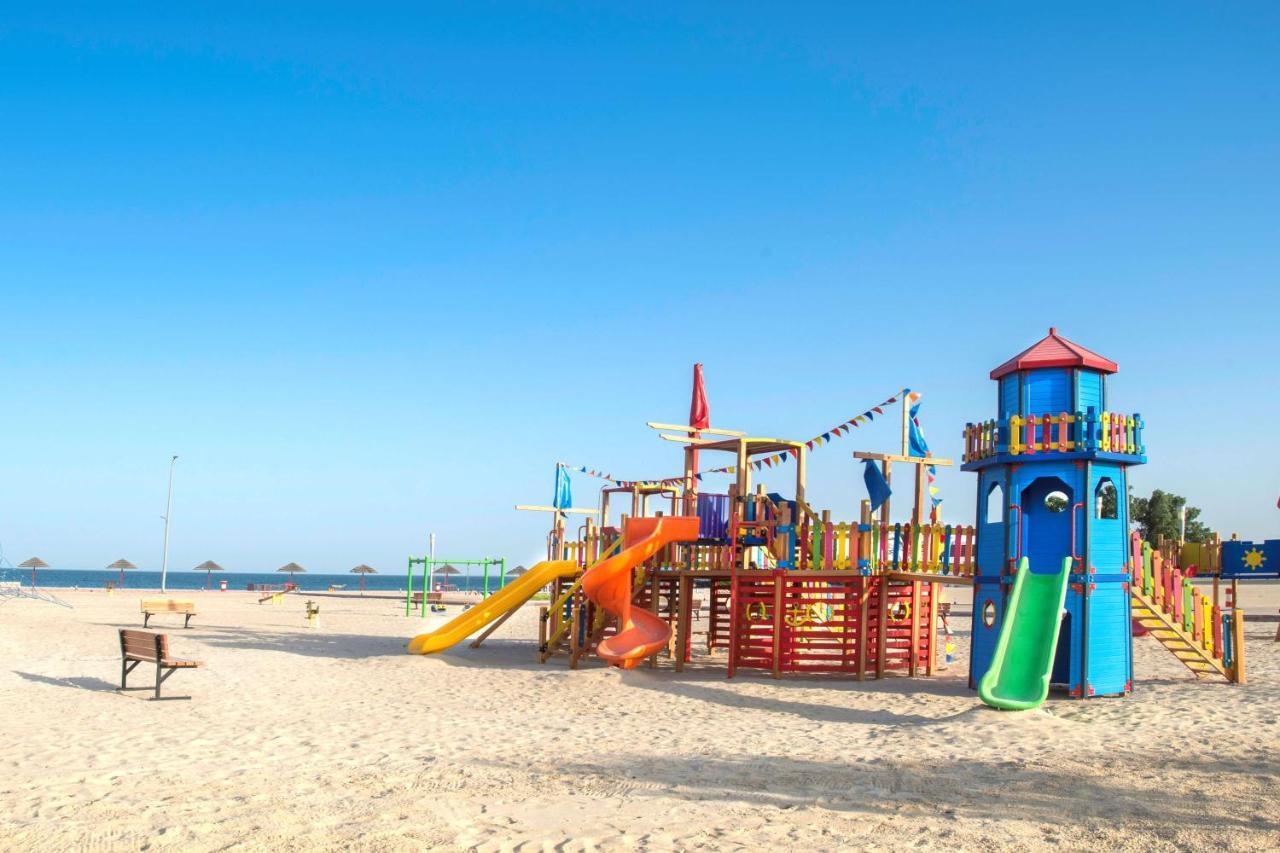 Radisson Blu Resort, Al Khobar הלף מון ביי מראה חיצוני תמונה Playground on the beach